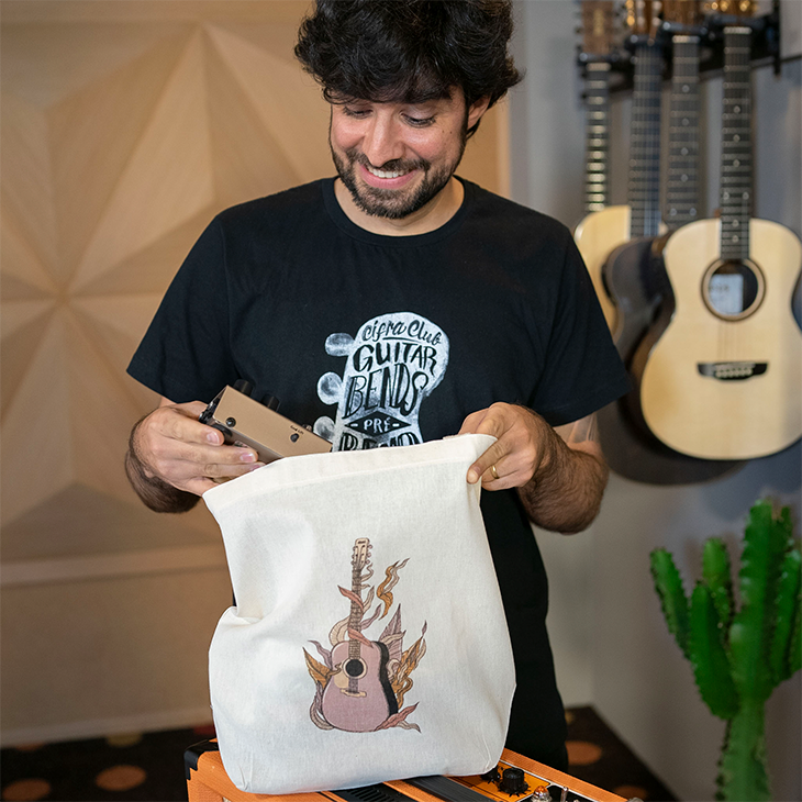 A ecobag é um dos novos produtos do Cifra Club
