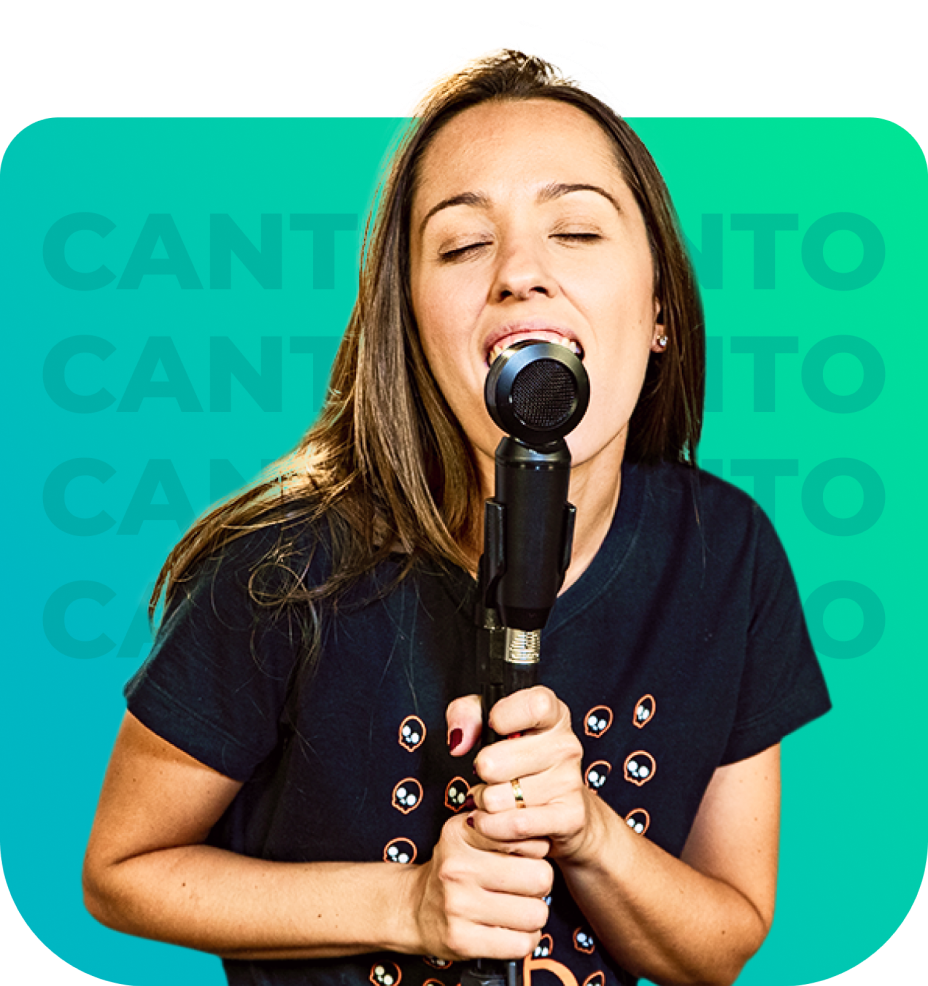 Natália Sandim é a professora de canto do Cifra Club Academy