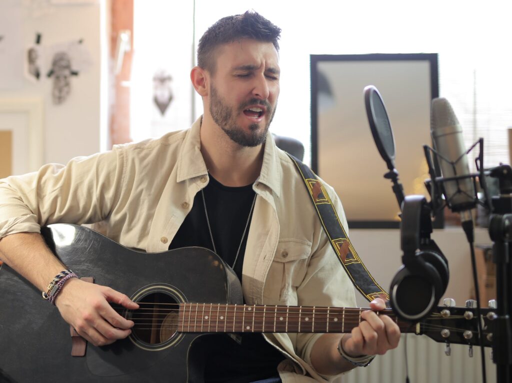 Tocar e cantar ao mesmo tempo: habilidade importante