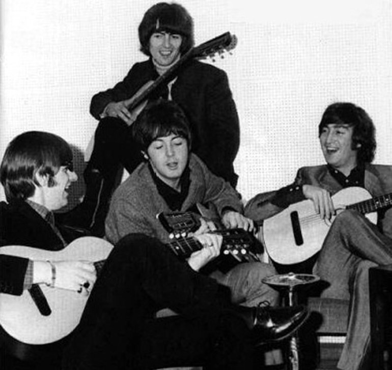 Tocar músicas dos Beatles no violão