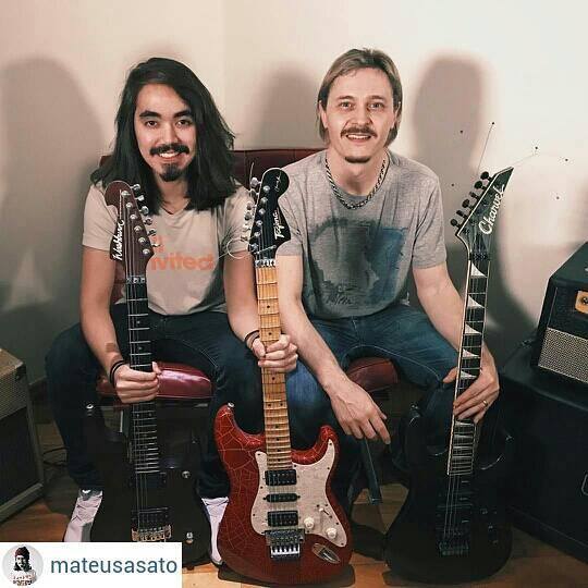 Mateus Asato e Juninho Afram estão entre os melhores guitarristas do gospel brasileiro