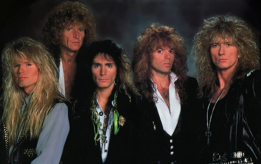 Membros da banda Whitesnake quando faziam sucesso com músicas internacionais dos anos 80