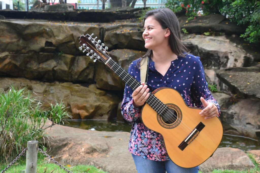 Jéssica Soares representa Minas Gerais na lista dos novos violeiros do Brasil
