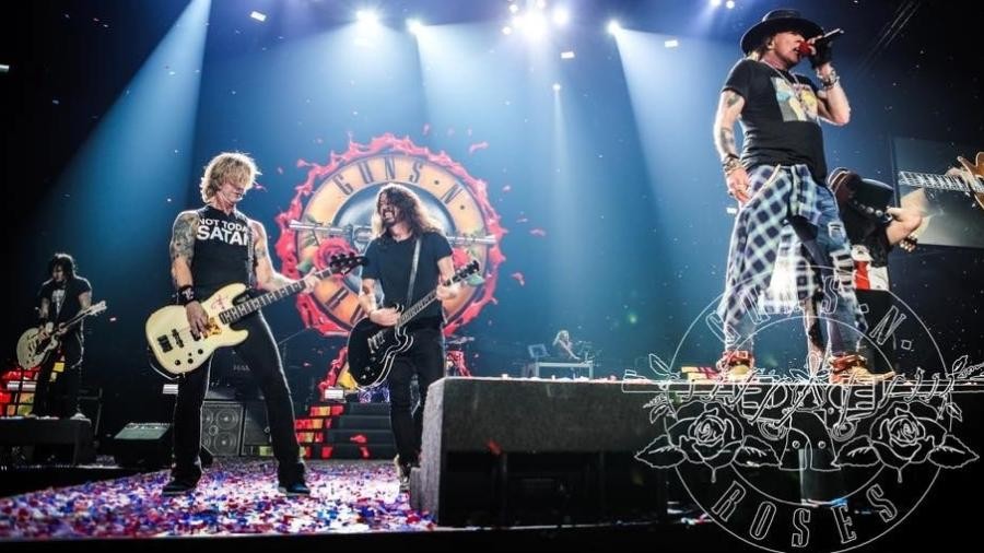 Dave Grohl, um músico que cabe em qualquer banda de rock, tocando com o Guns N' Roses