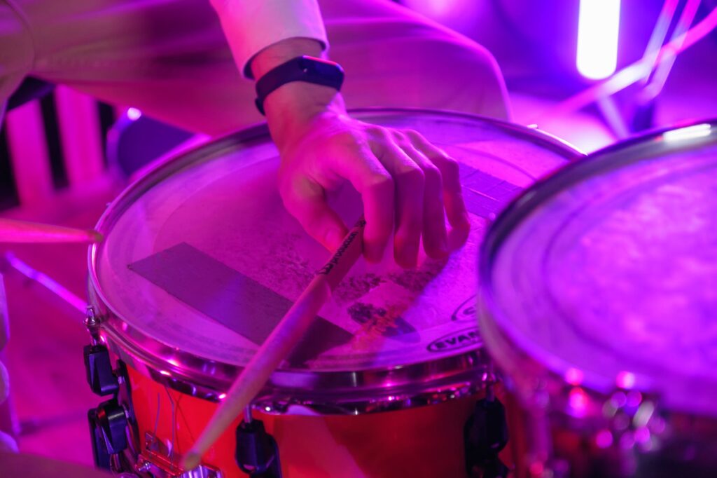 Caixa posicionada corretamente é sinal que o músico sabe como montar e posicionar o kit de bateria