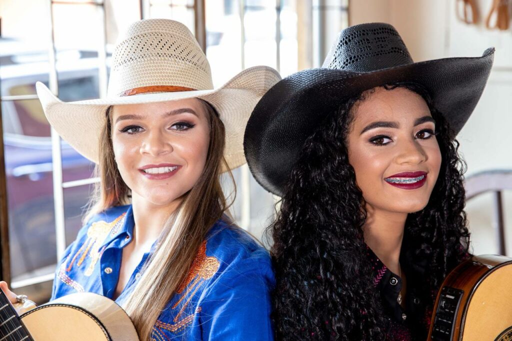 Carol Viola & Duda Cintra, dupla representa as mulheres entre os violeiros brasileiros