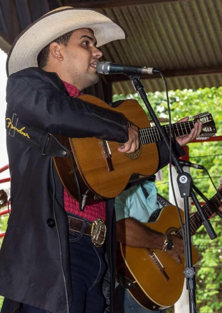 Cleiton Viola, um dos novos violeiros do Brasil