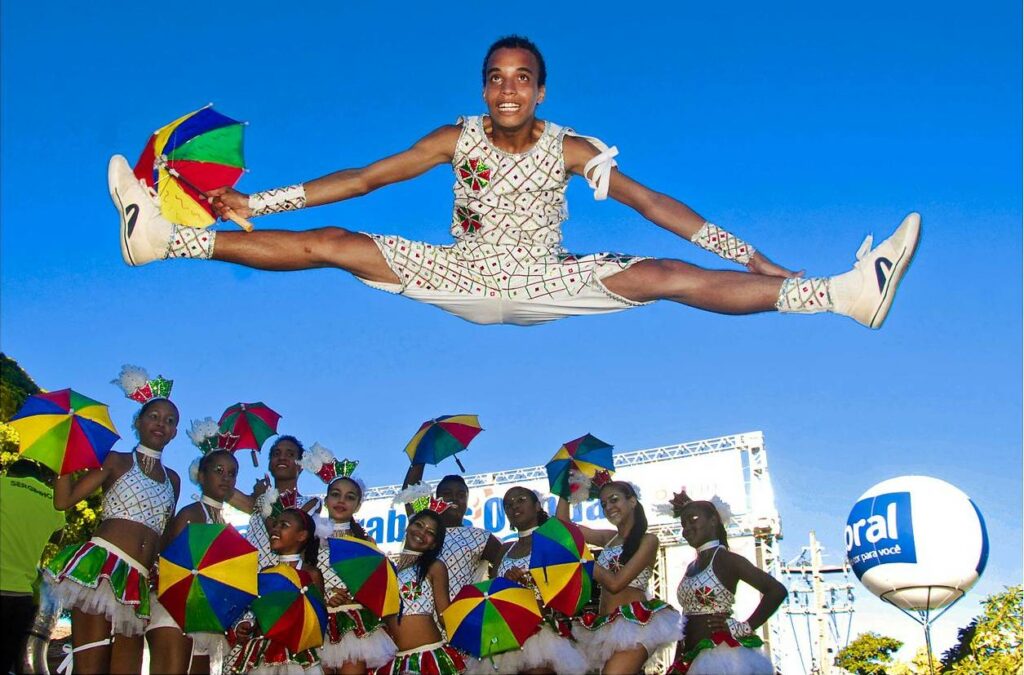 Os passistas são personagens importantes para a celebração do Dia do Frevo