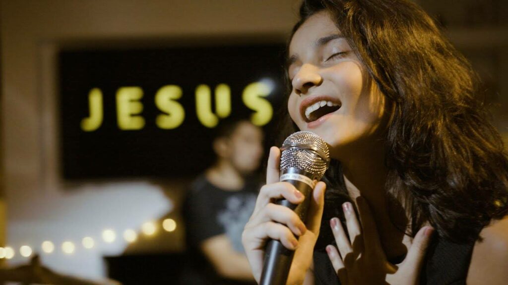 Yasmin Veríssimo está entre os artistas mirins gospel que promovem a renovação da cena