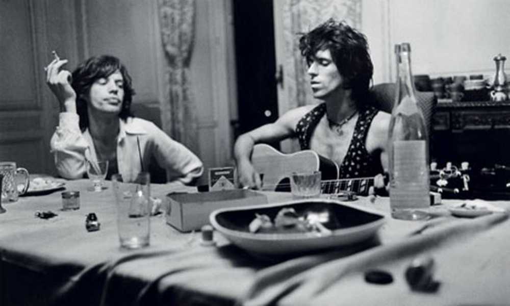 Mick Jagger e Keith Richards durante as gravações de Exile On Main St., disco que completa 50 anos em 2022