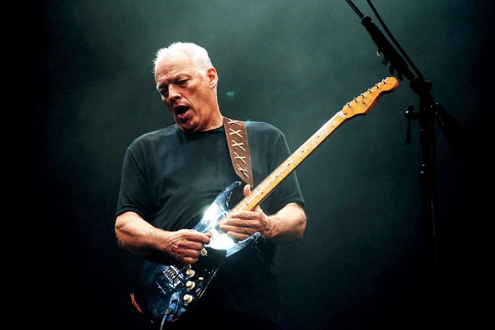 David Gilmour tocando em show do Pink Floyd