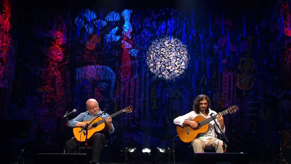 Sebastião Tapajós e Sergio Abalos dividindo palco em show no Sesc São Paulo