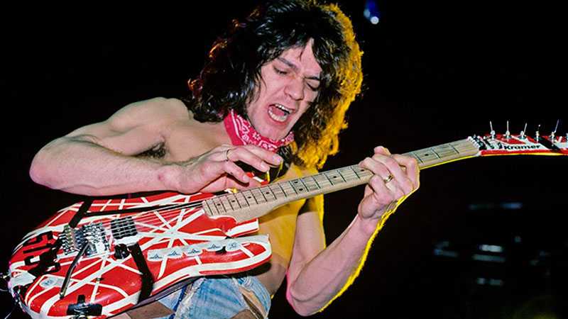 Eddie Van Halen fazendo tapping em show