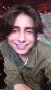 Aidan Gallagher - LETRAS.MUS.BR