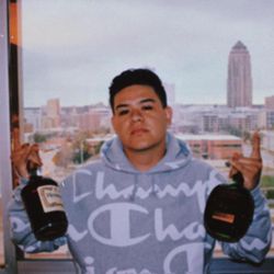 Disfruto Lo Malo Letra Da Musica Junior H Cifra Club Lo bueno, disfruto lo malo, los buenos recuerdos, los tragos amargos morras tengo varias, no quiero a ninguna, buscan el dinero, no es por ser culero sirvan de lavada, agarrando viada, todos bien contentos, disfruto el momento traigo buena clika, me la rolo con los morros. disfruto lo malo letra da musica