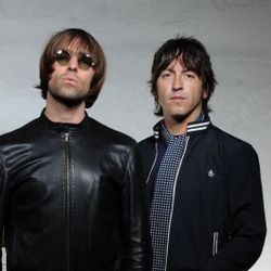 Wonderwall Oasis Cifra Club Today is gonna be the day that they're gonna throw it back to you by now you should've somehow realized what you gotta do i don't believe that anybody feels the way i do about you now backbeat the word is on the street that the fire in your. wonderwall oasis cifra club