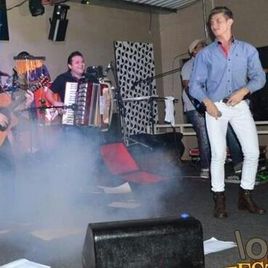 Imagem de JB BATERA, GUGU ACORDION E TECLADO,LUCAS CONTRA BAIXO,MOISÉS PERCUSSÃO GUITARRA VINICÍOS VIOLÃO II CHINA