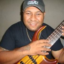 Imagem de Beto Oliveira ( contrabaixo)