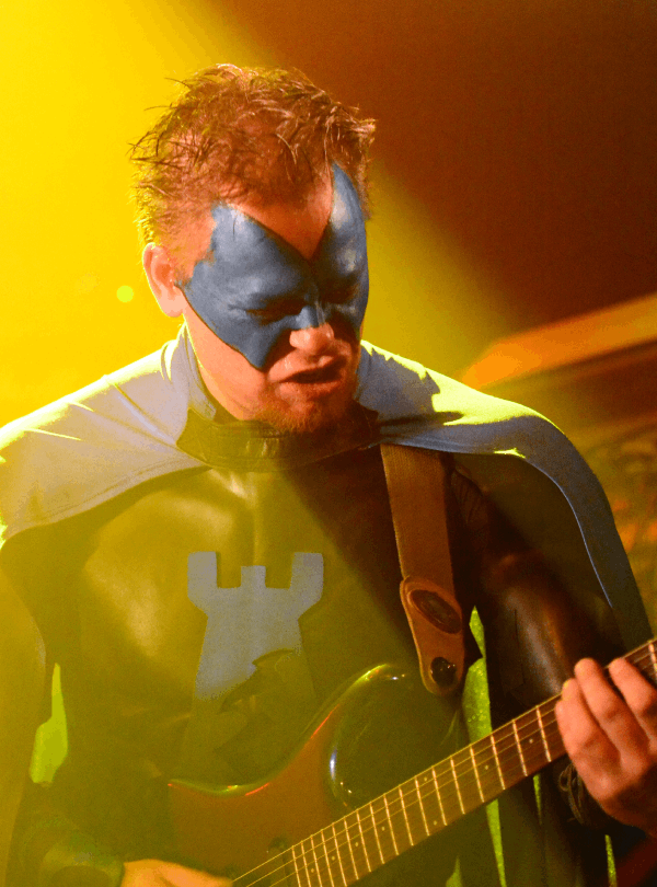 Earl Quake, ex-guitarrista de la banda Grailknights, un héroe de la guitarra
