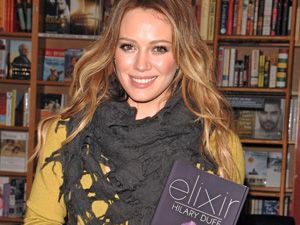 Livro de Hilary Duff está entre os best-sellers dos EUA Livro de Hilary Duff está entre os best-sellers dos EUA