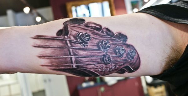 fender_bass_by_13fatcatz