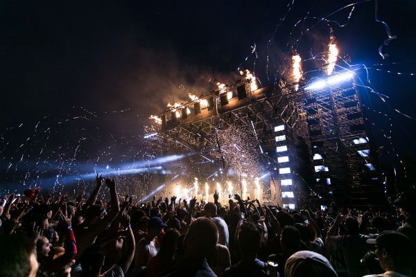 concert Taxa de conveniência fazem ingressos para shows custarem bem mais caro