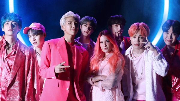 BTS e Halsey BTS e Halsey brilham no clipe de Boy With Luv