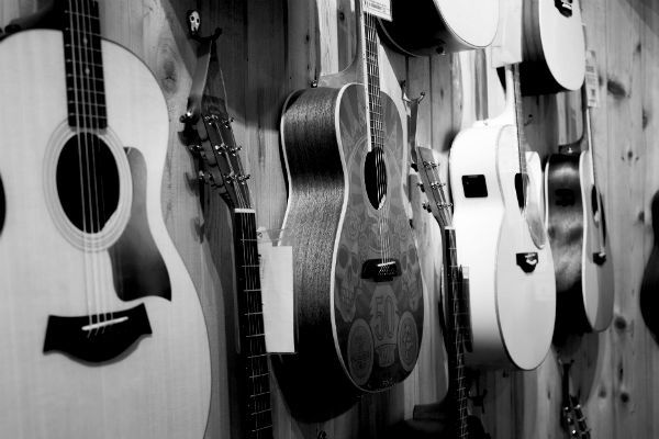 Las guitarras acústicas cuentan con varios tipos de modelos