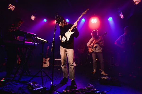 Para tocar en una banda, la práctica en conjunto es fundamental para la evolución de los músicos