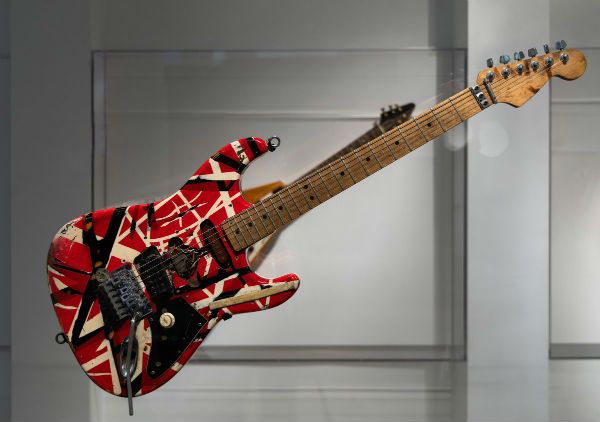 La guitarra frankstein o frankstrato fue la primera invención del guitarrista