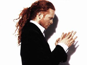 foto Mick Hucknall, vocalista do Simply Red