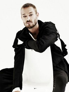 Daniel Johns mostra poder de sedução em novo clipe; assista - Cifra