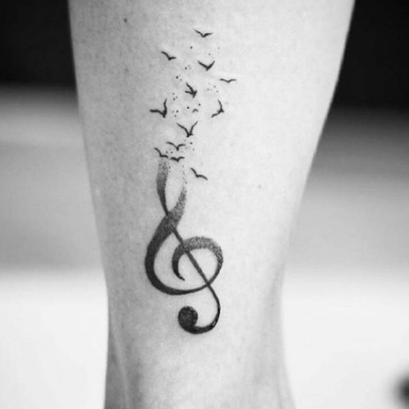 17 Tatuagens De Musica Para Te Inspirar A Fazer Uma Ou Varias Apresentamos de seguida uma compilação de 60 imagens que podem ser utilizadas tanto em braços masculinos como em braços femininos. 17 tatuagens de musica para te inspirar