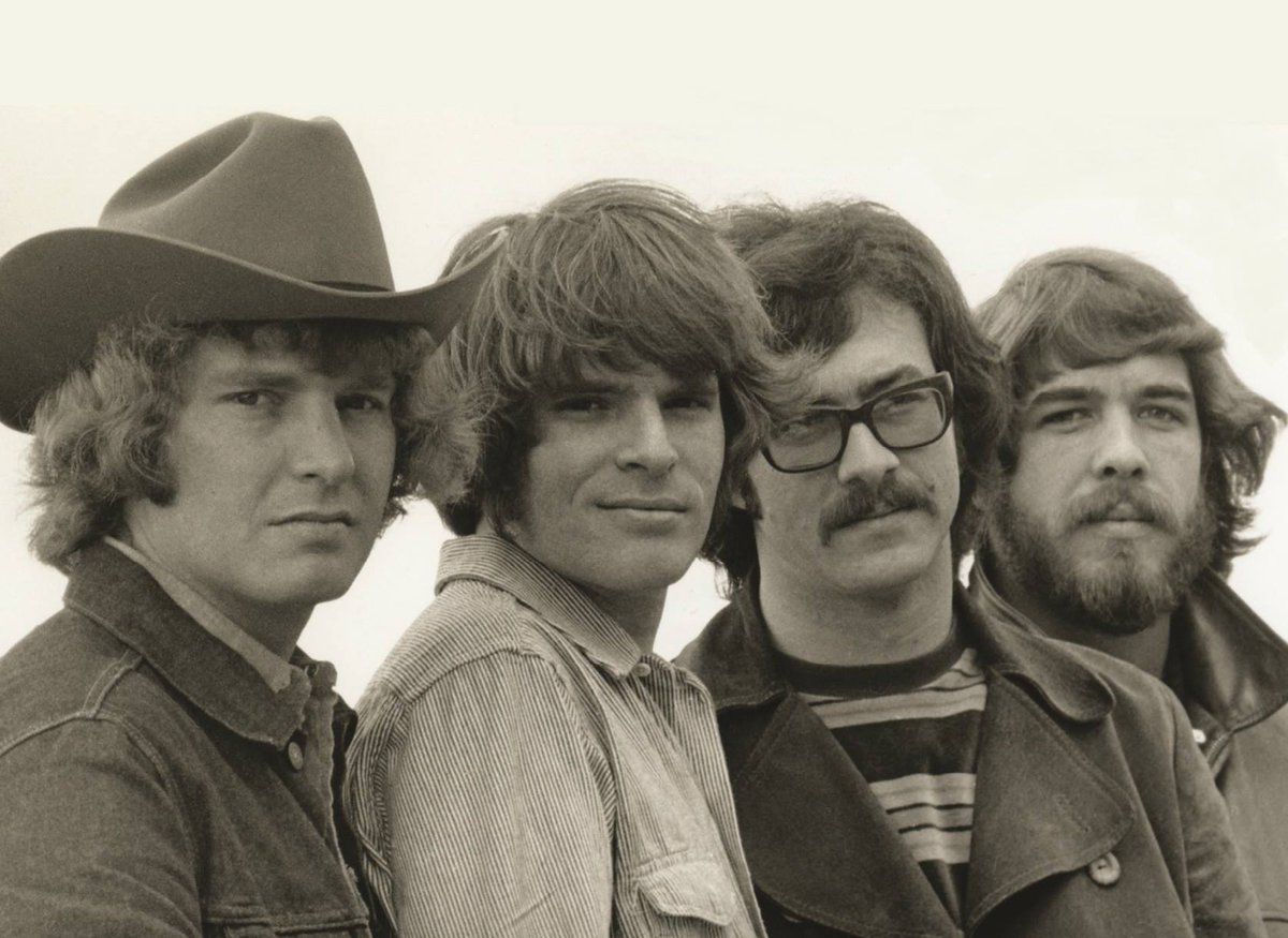 Группа creedence clearwater revival слушать. Creedence Clearwater revisited Recollection. Long as i can see the Light Creedence Clearwater Revival. Криденс лучшие хиты. Криденс с длинными волосами.