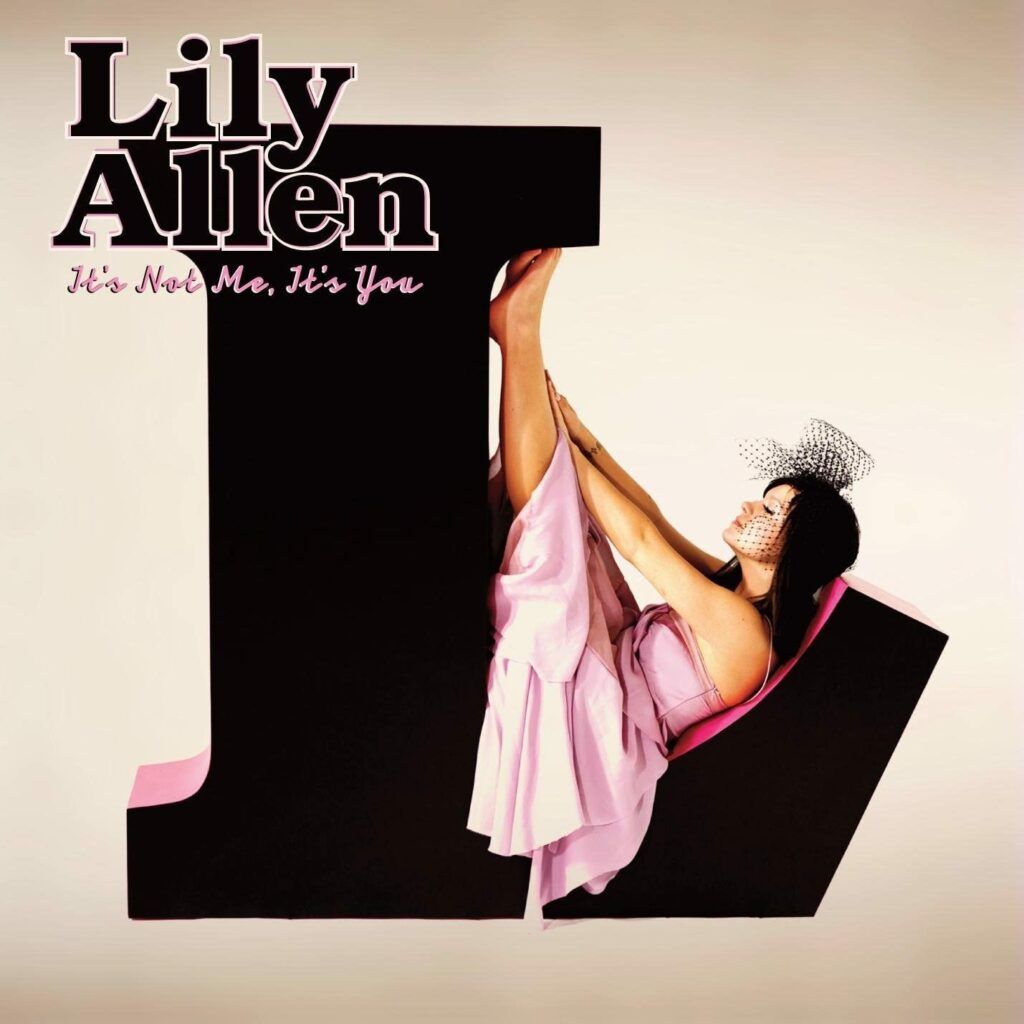 Capa do álbum It's Not Me, It's You, de Lily Allen