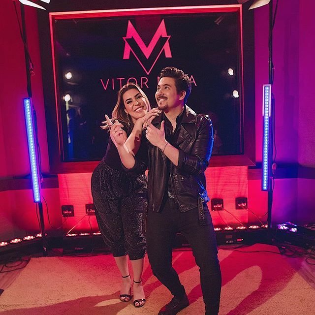 Vitor Maia canta com a diva Naiara Azevedo