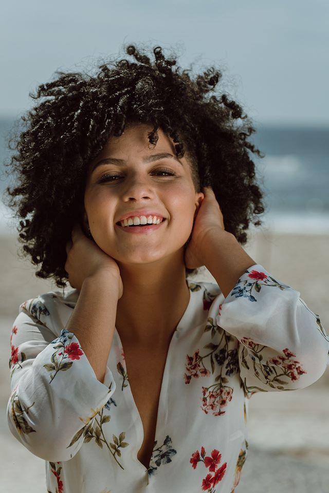 A cnatora Linddy lança o single Do Seu Lado