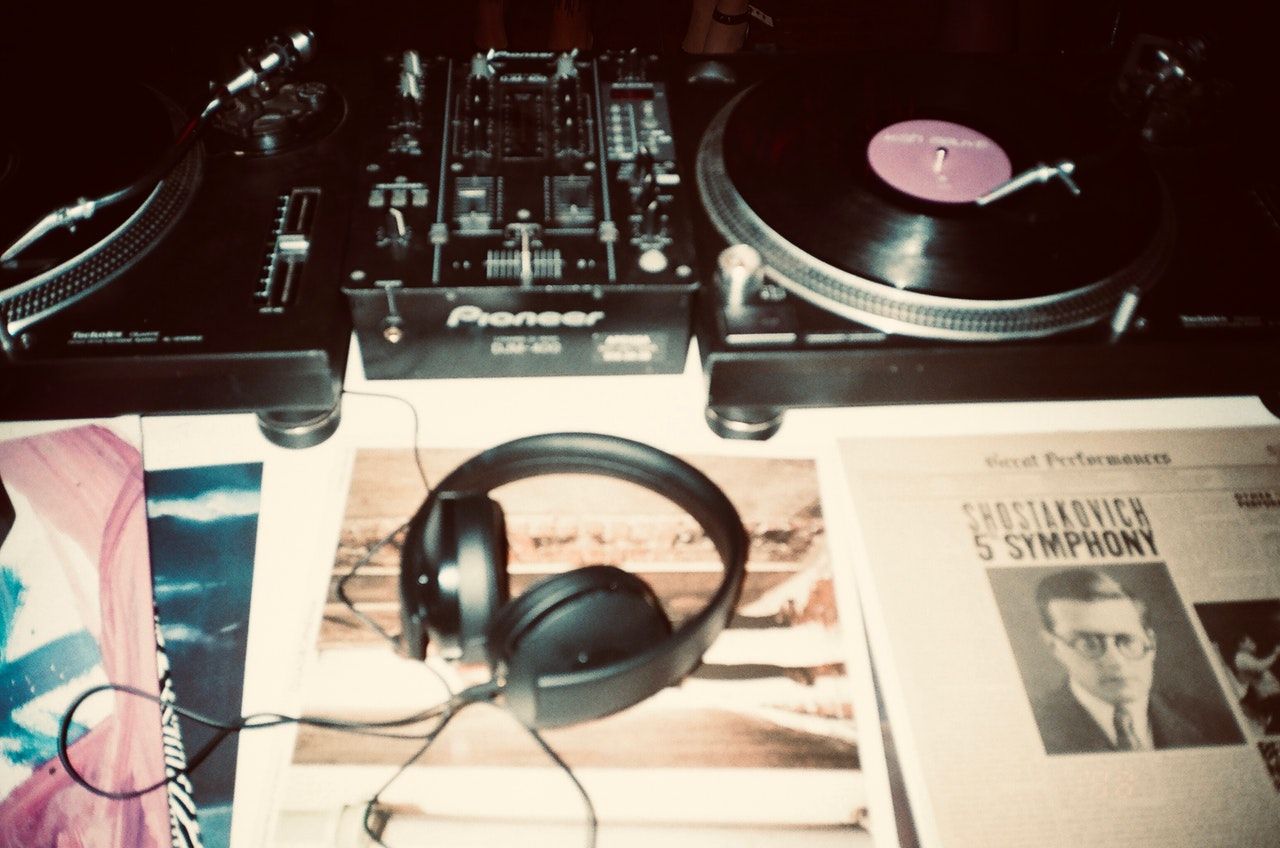 Como montar um home studio com pouco dinheiro: fones
