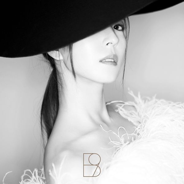 Imagem do álbum WOMAN - The 9th Album do(a) artista BoA