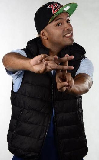 mc thales faz carinha de debochada mc thales faz carinha de debochada
