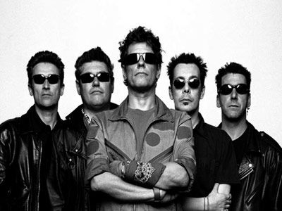 Resultado de imagem para Não sou o único a olhar no ceu - Rock