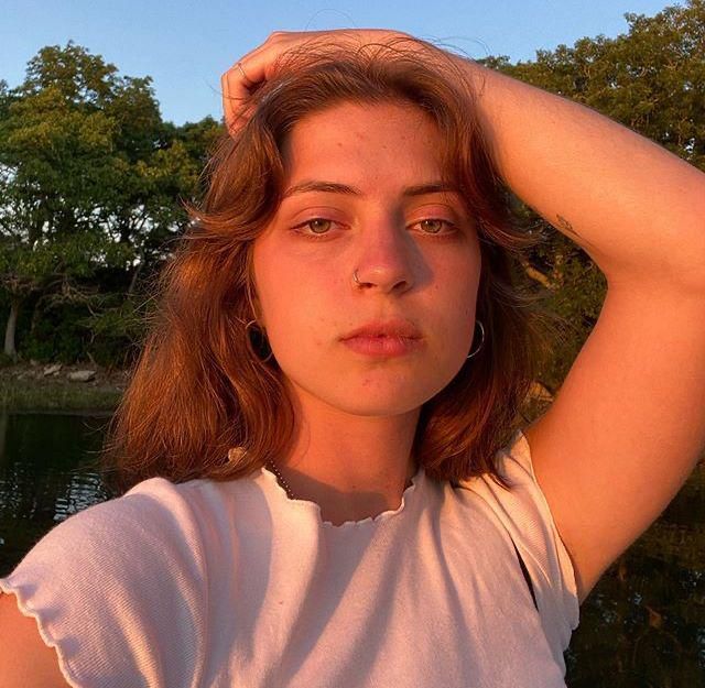 Lizzy McAlpine weird (feat. Laura Elliott) Ouvir Música