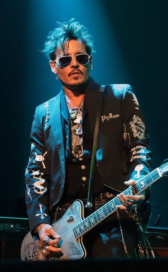 Johnny Depp - LETRAS.COM (2 canciones)